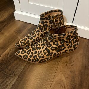 Franco Sarto Leopard Print Pointed Toe Ankle Boots Size 8.5